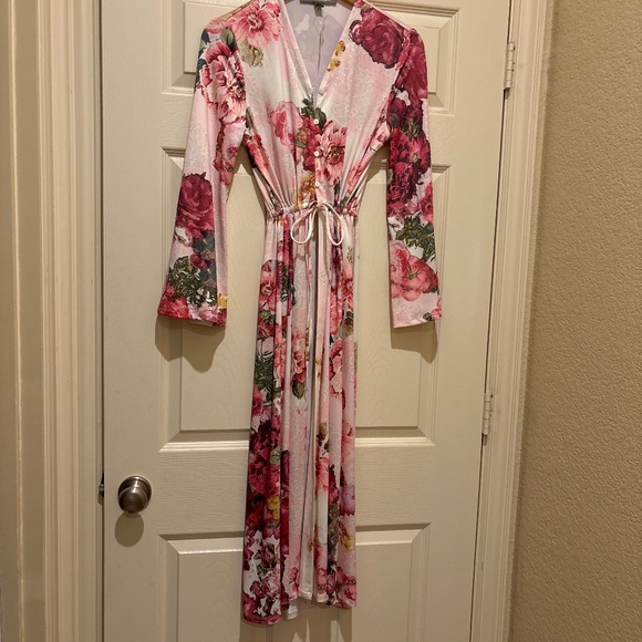 Kate and Mallory Floral open front cover up NEW - Picture 2 of 3